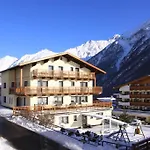 Haus Montjola 3* Sölden