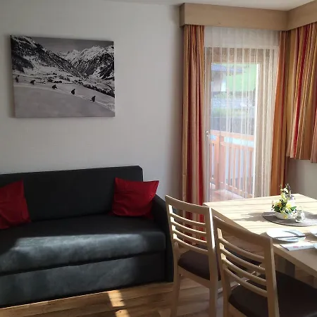 Haus Montjola Konukevi Sölden