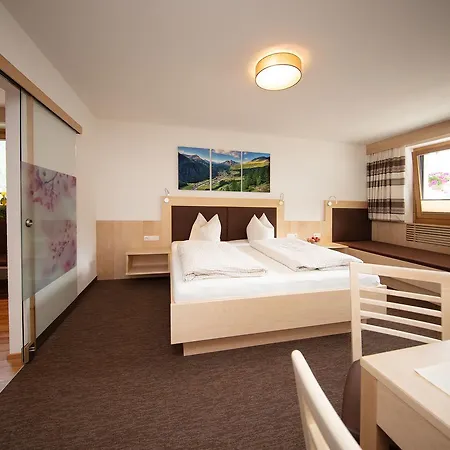 Haus Montjola ゲストハウス